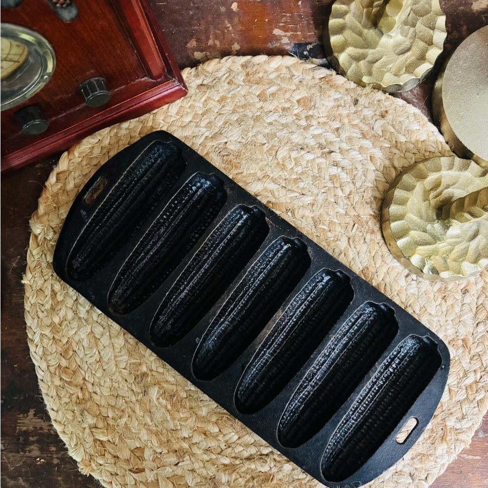 Vintage Cast Iron Cornbread Pan Corn Stick Mold 7 Slot Rustic Farmhouse Bakeware